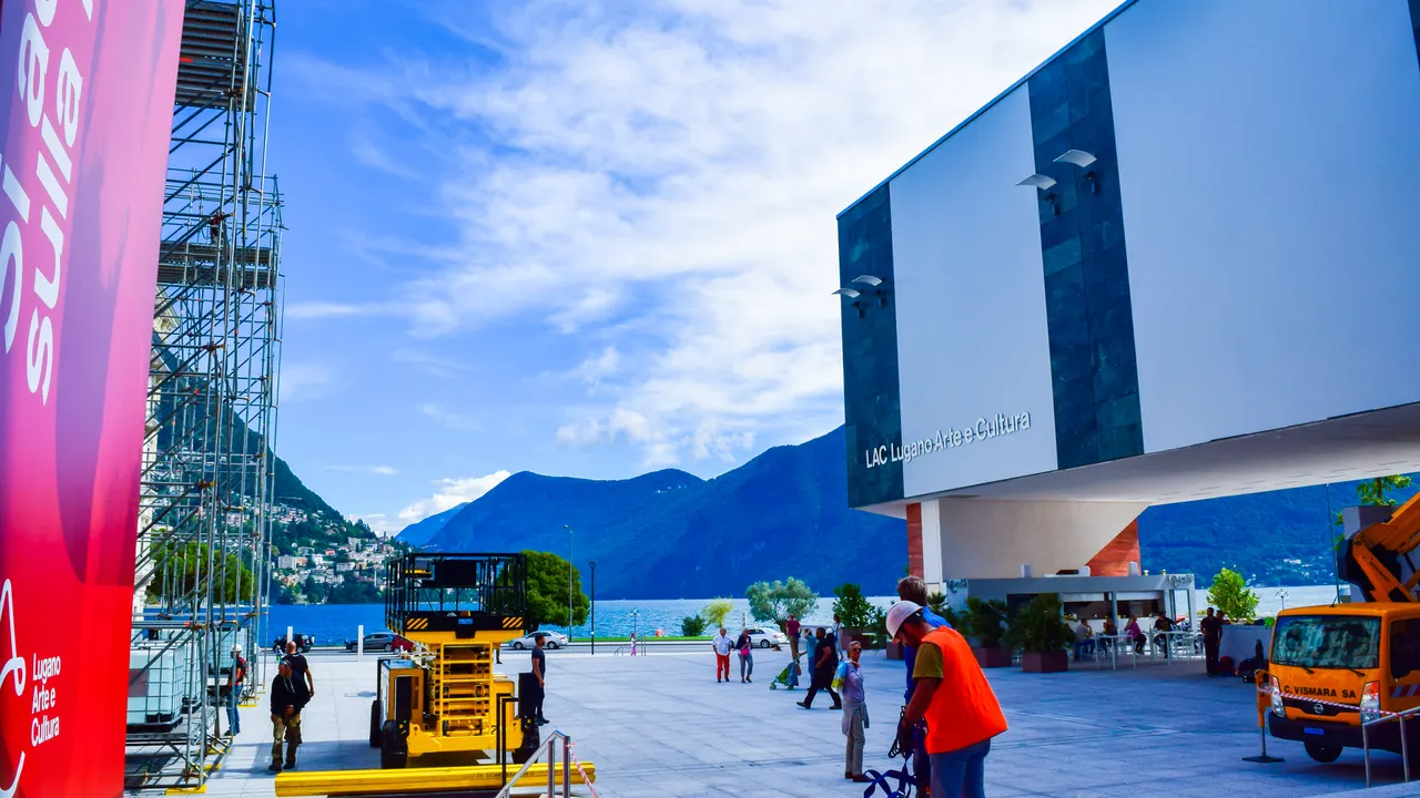 «Slow Dancing» di David Michalek – facciata del LAC – foto 14