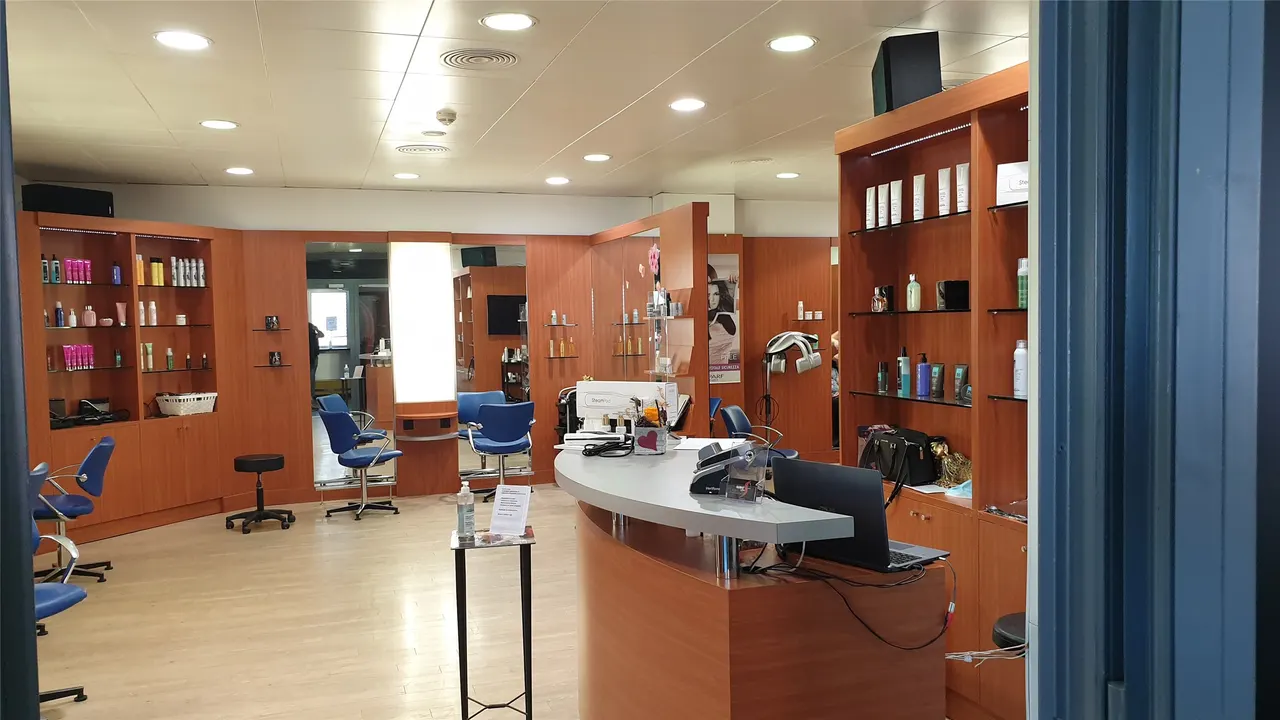 Salone Gorky / Guido's Coiffeur – foto 7